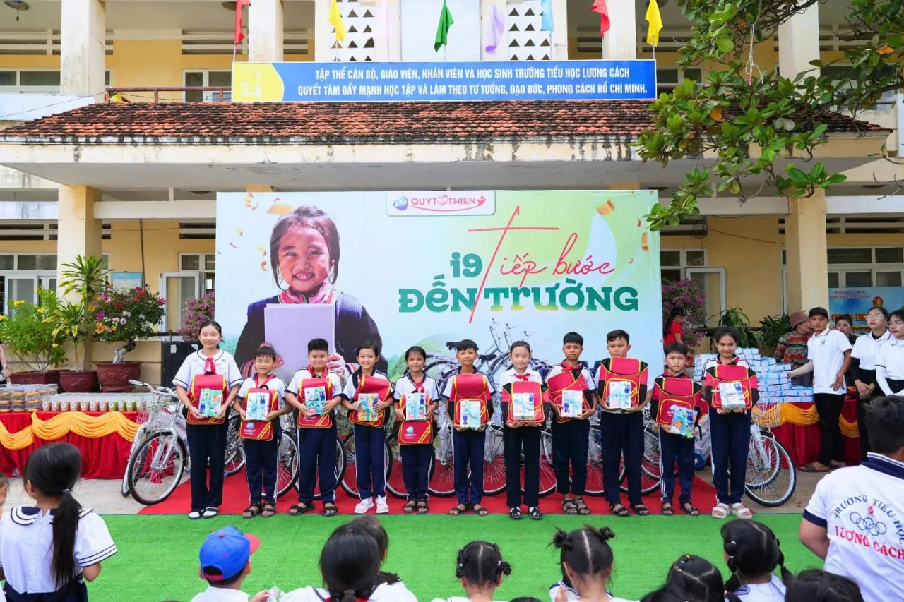 Biểu tượng rút tiền an toàn và nhanh chóng từ AE888 Soy, với hình ảnh tiền tệ và thẻ ngân hàng.